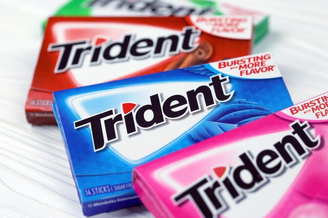 My Dog Ate Trident Gum What Should I Do? (Reviewed by Vet)